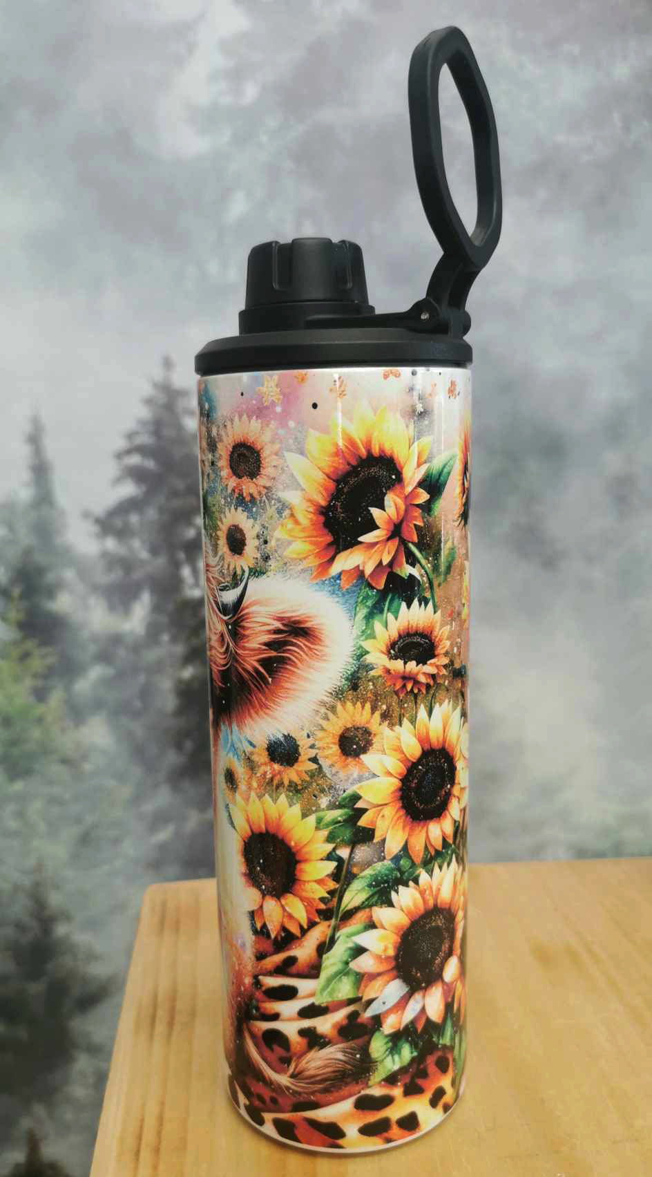 Gourde isotherme sport 20 oz. - Petite vache highland avec tournesols